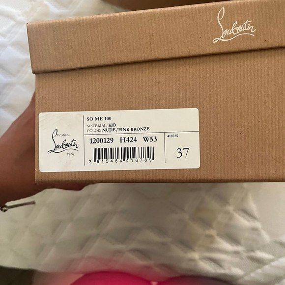 Women's Shoes - Picture 3 of 4